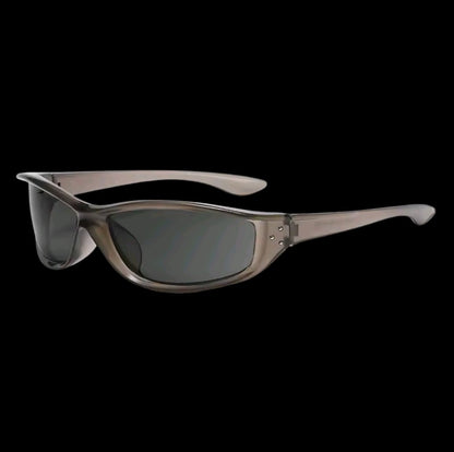 Lunettes de soleil Saturne de Solar Vision avec monture en plastique noir et verres teintés pour un style moderne et élégant.